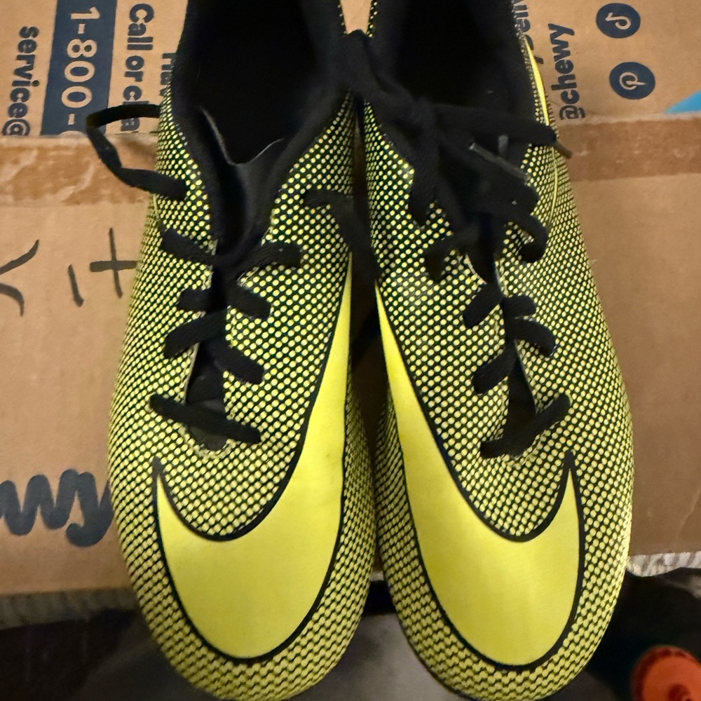 Nike Kids Black and Yellow Sneakers